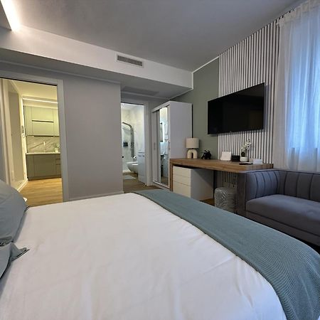 The Captain'S Apartments Sirocco - City Center Leonardo Academy Sesto Calende Exterior photo